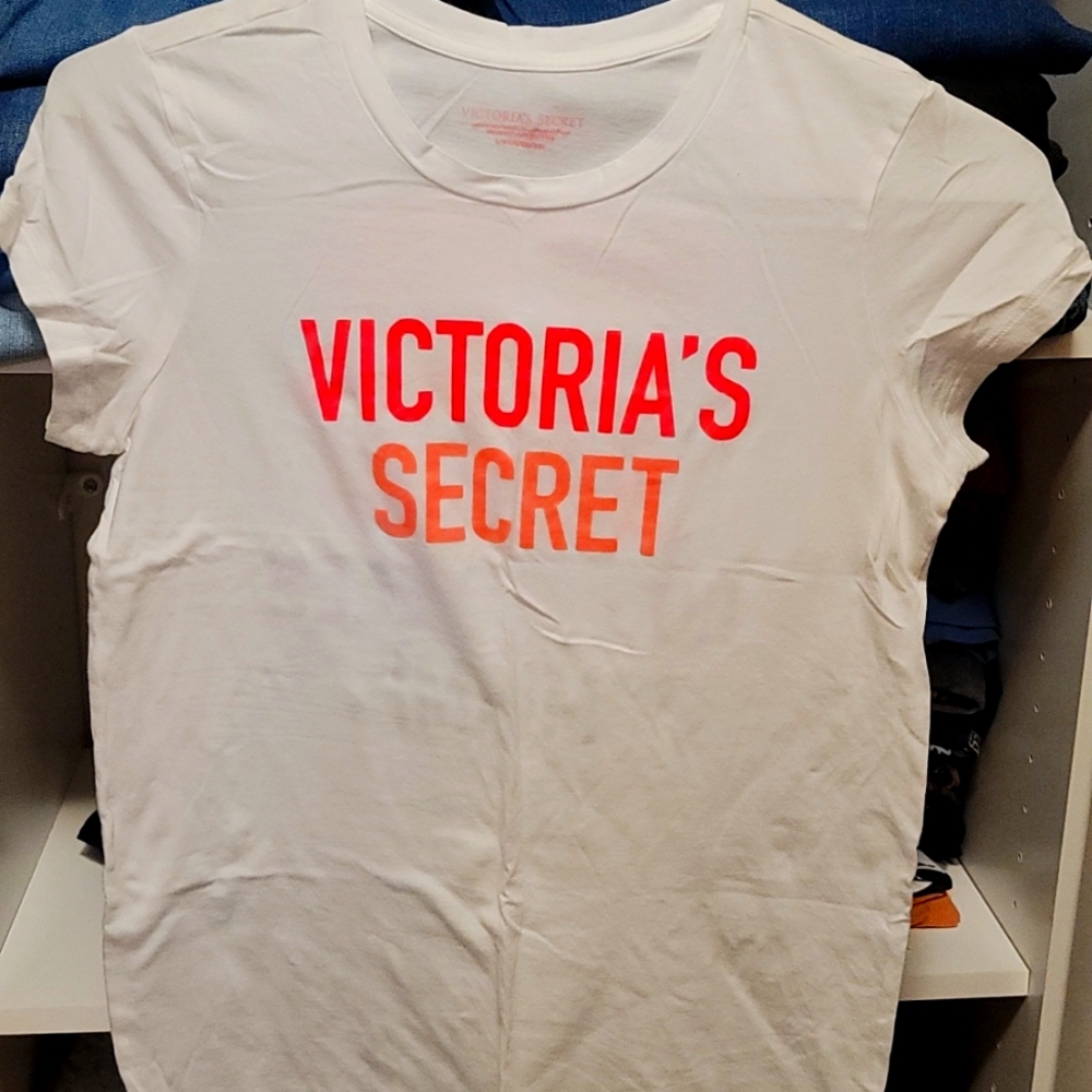 VICTORIA SECRET TEE